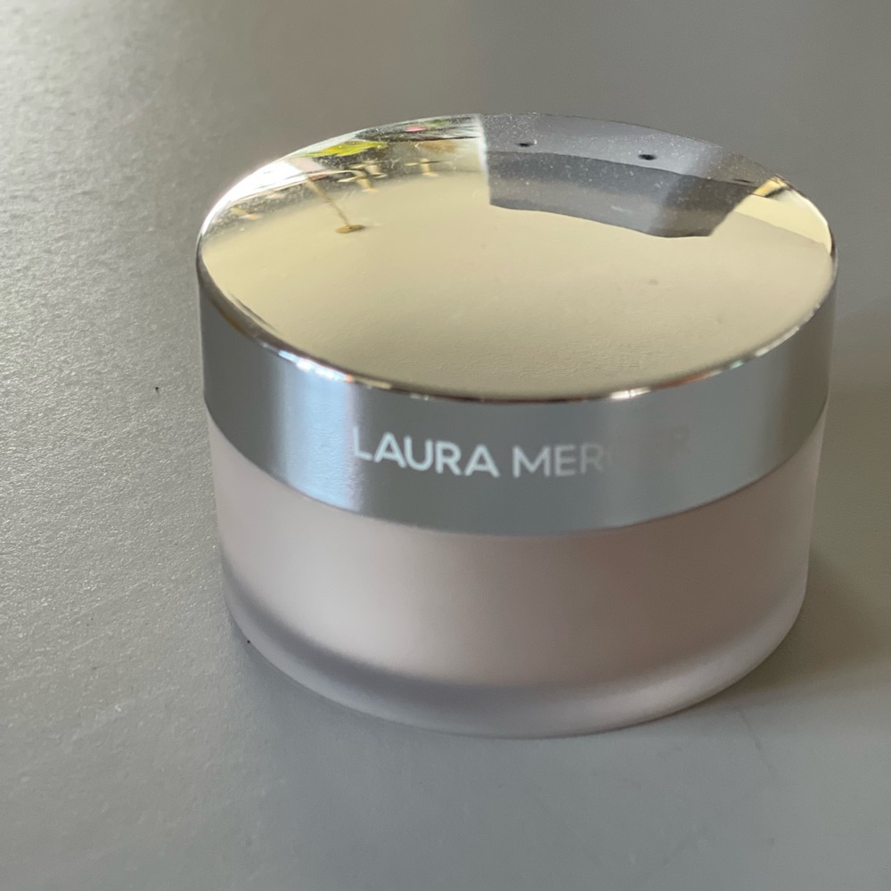 Laura Mercier powder